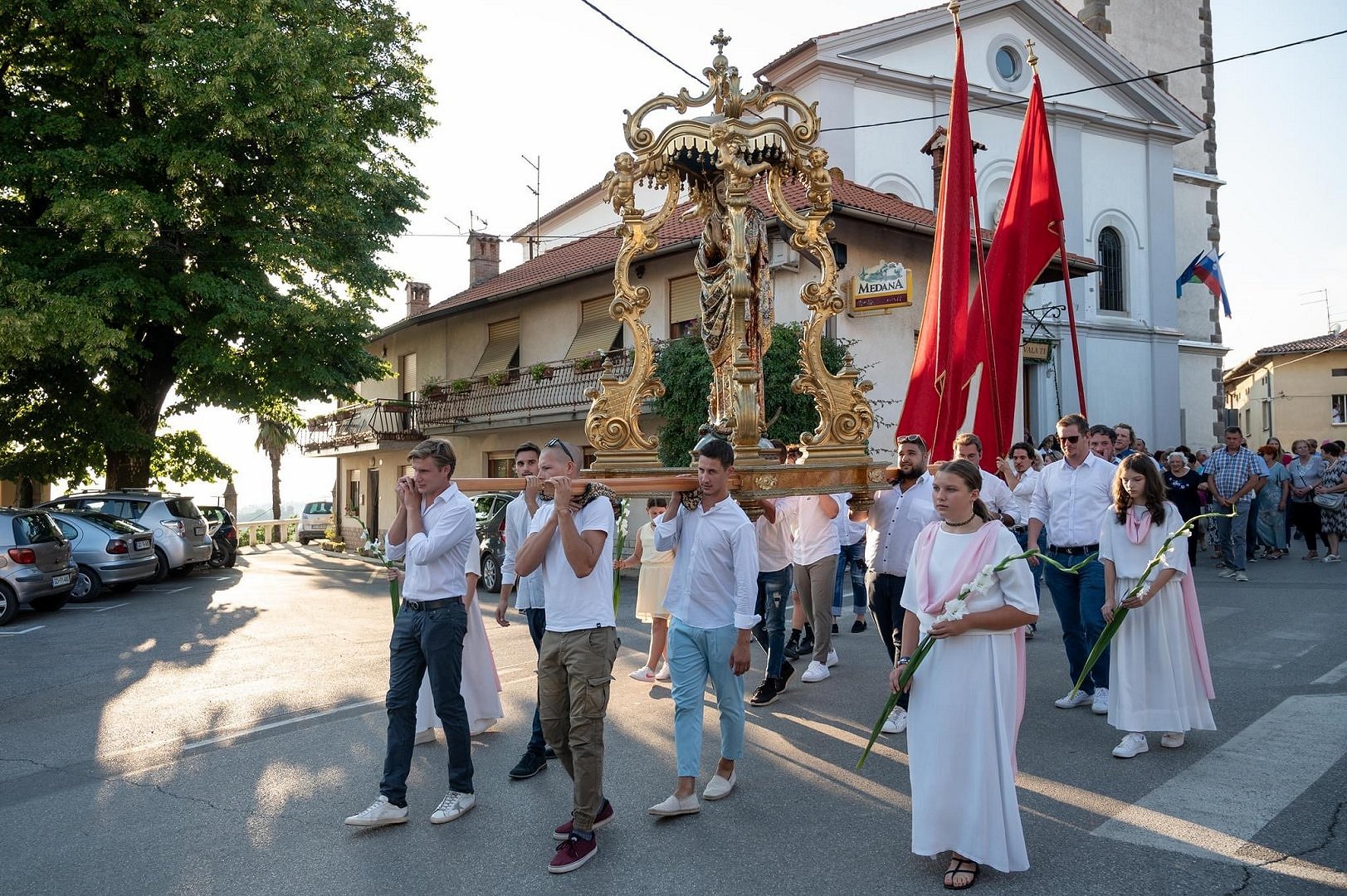 Praznovanje Marijinega vnebovzetja – Rožnca v Medani
